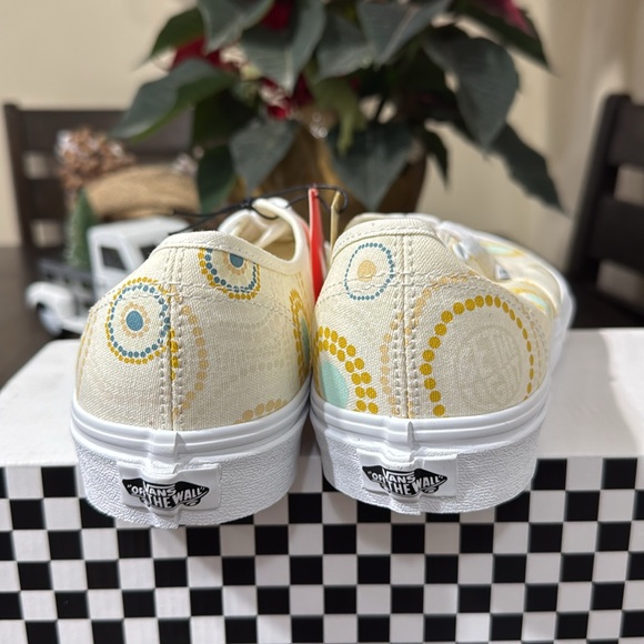 VANS AUTHENTIC-2 SIZES AVAILABLE - Picture 4 of 8